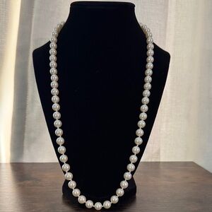 24 inch Monet Hand knotted Pearl Necklace Like New